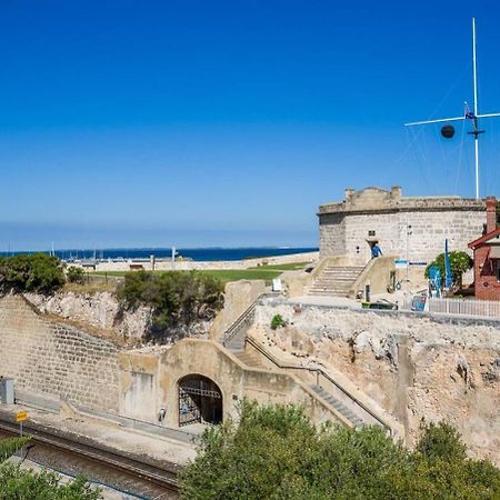 West End Warehouse Historical Opposite Beach Фримантл Экстерьер фото